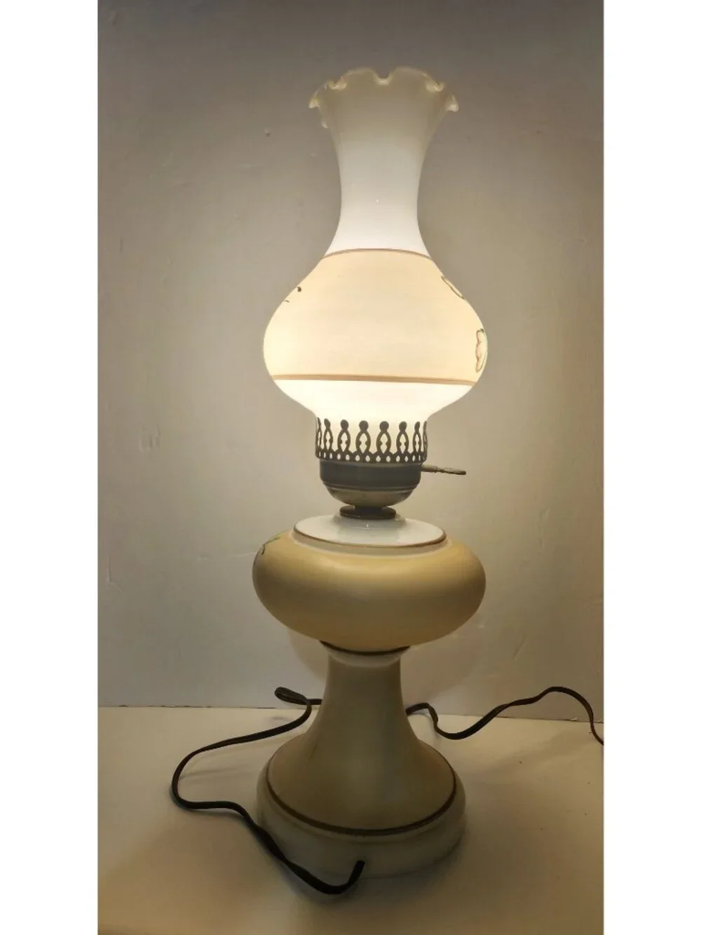 Tiered Vintage GWTW Glass Lamp Mid-Century Milk Glass Gone With the Wind